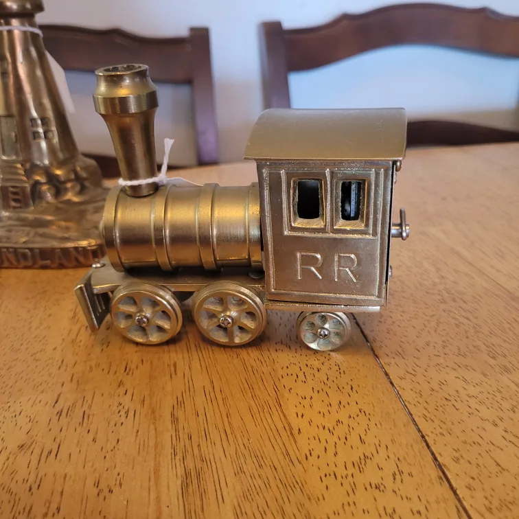 Lot of 4 Vintage Brass Items 30.00 each item or all 4 for 90.00 image indicator(6)