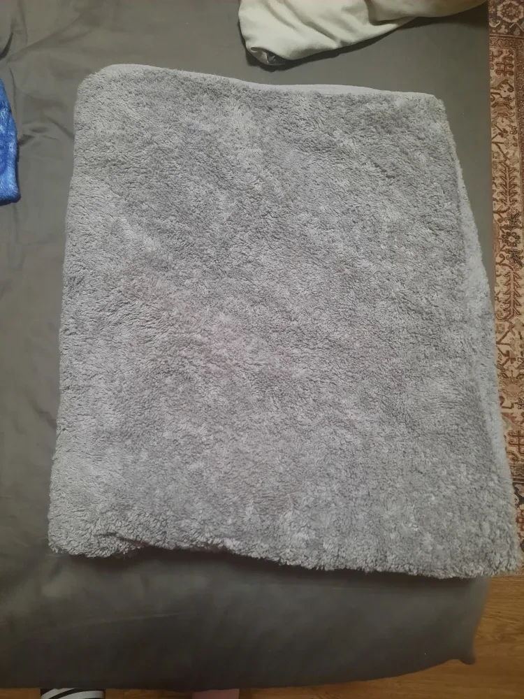 Grey Bath Towel pick up in st.albert image indicator(2)