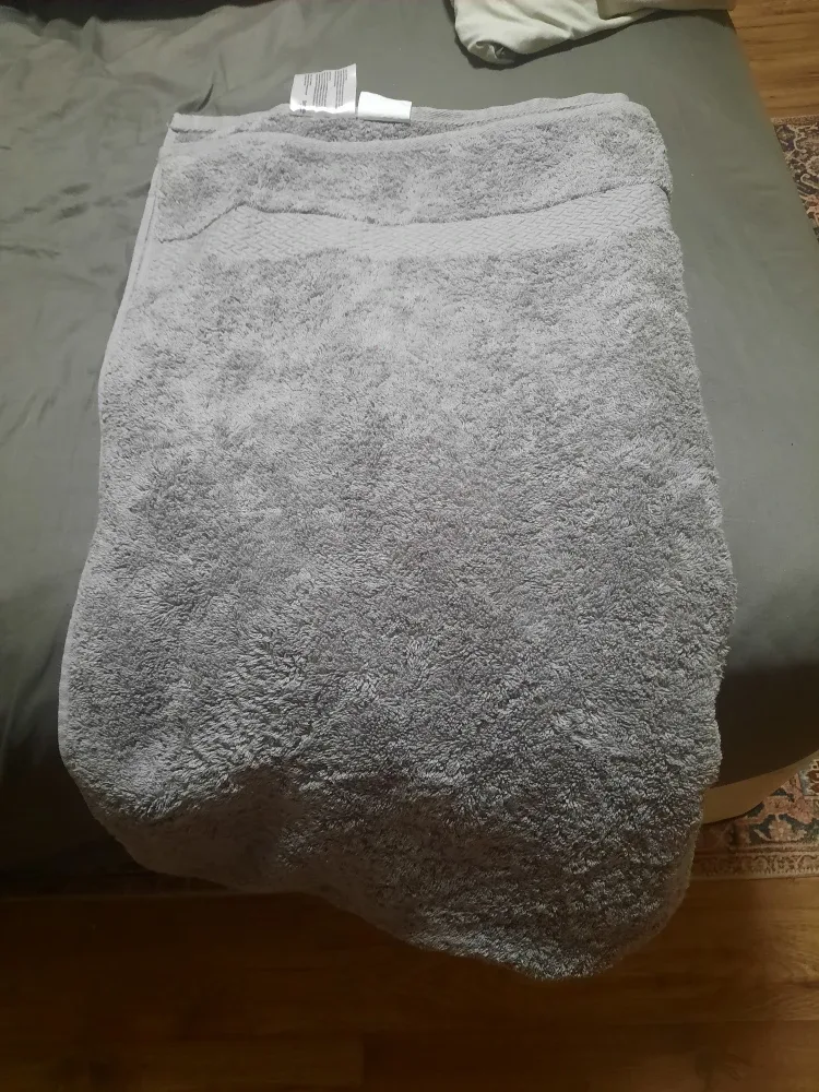 Grey Bath Towel pick up in st.albert image indicator(3)