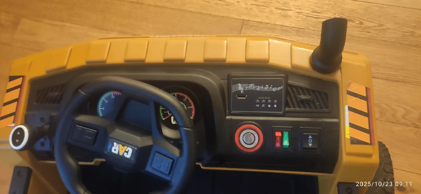 CAT Ride-On Dump Truck - Yellow image indicator(3)