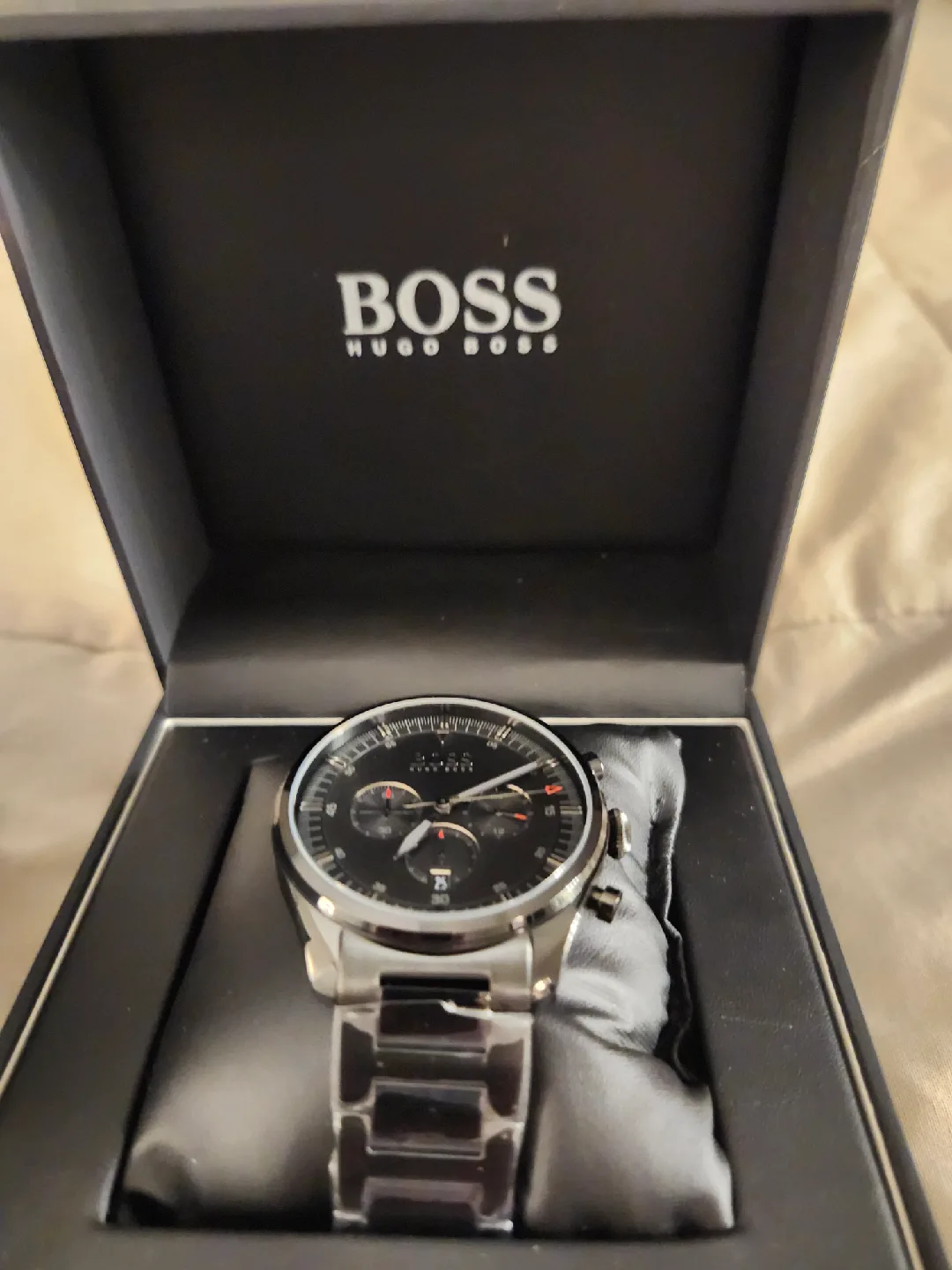 NEW WITH TAGS - HUGO BOSS Chronograph Men's watch image indicator(5)