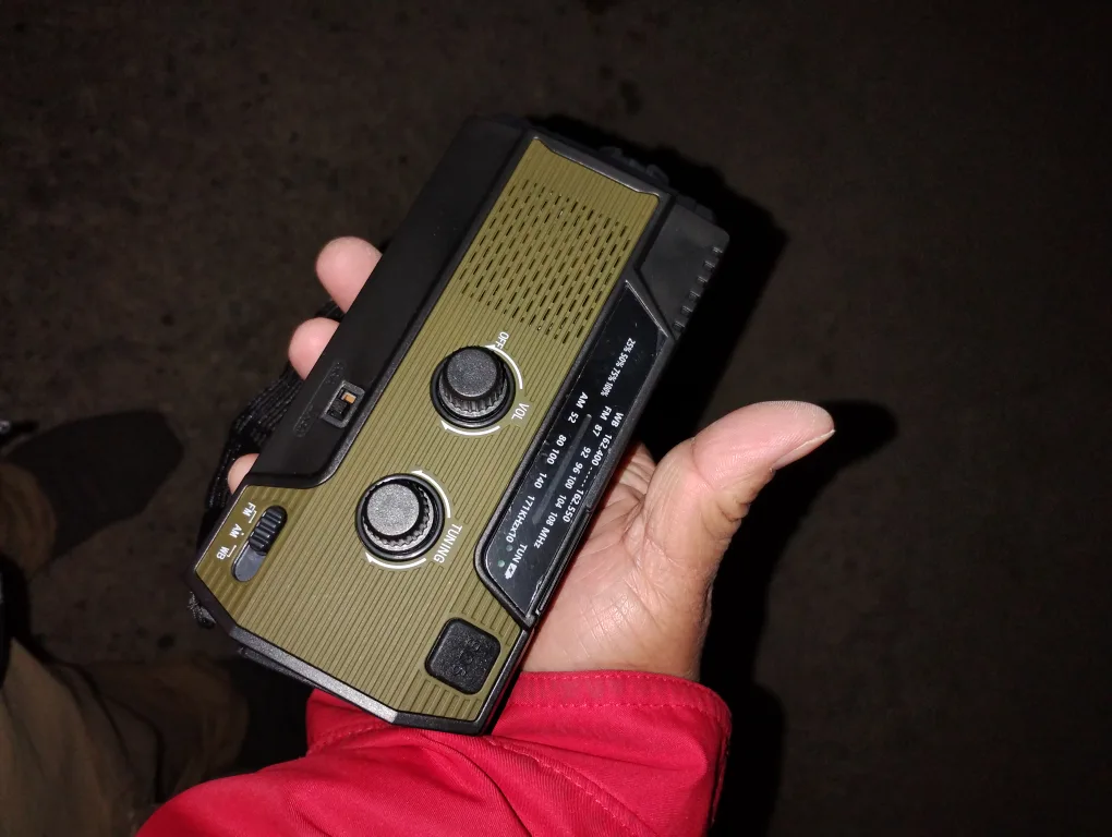 Multi-purpose Crank Radio image indicator(4)