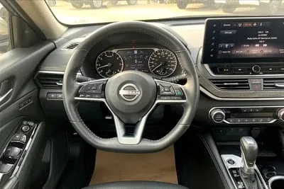 2024 Nissan Altima Platinum image indicator(8)