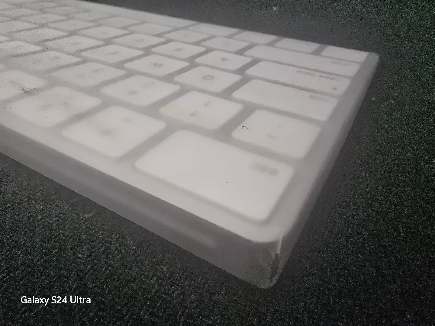 Apple Magic Keyboard - White image indicator(6)