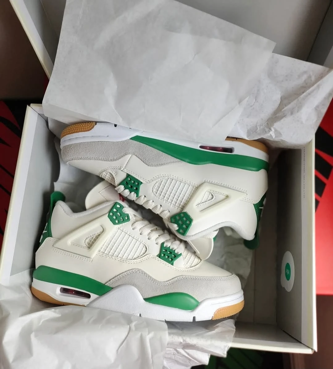 Nike Air Jordan 4 Retro Pine Green Size 9