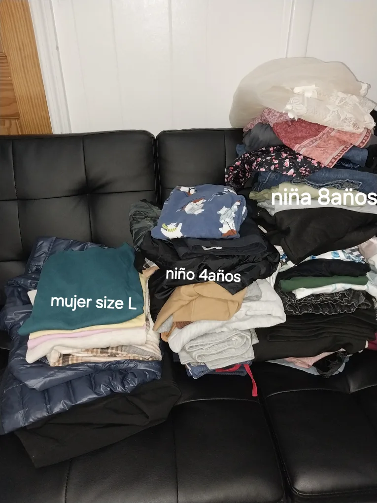 Mixed lot of kids and adult clothing image indicator(2)