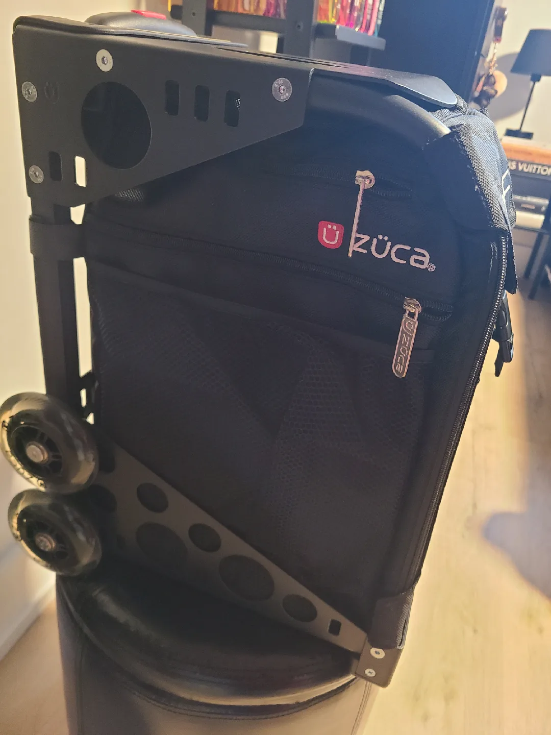 Brand New MAC Zuca rolling makeup bag image indicator(5)