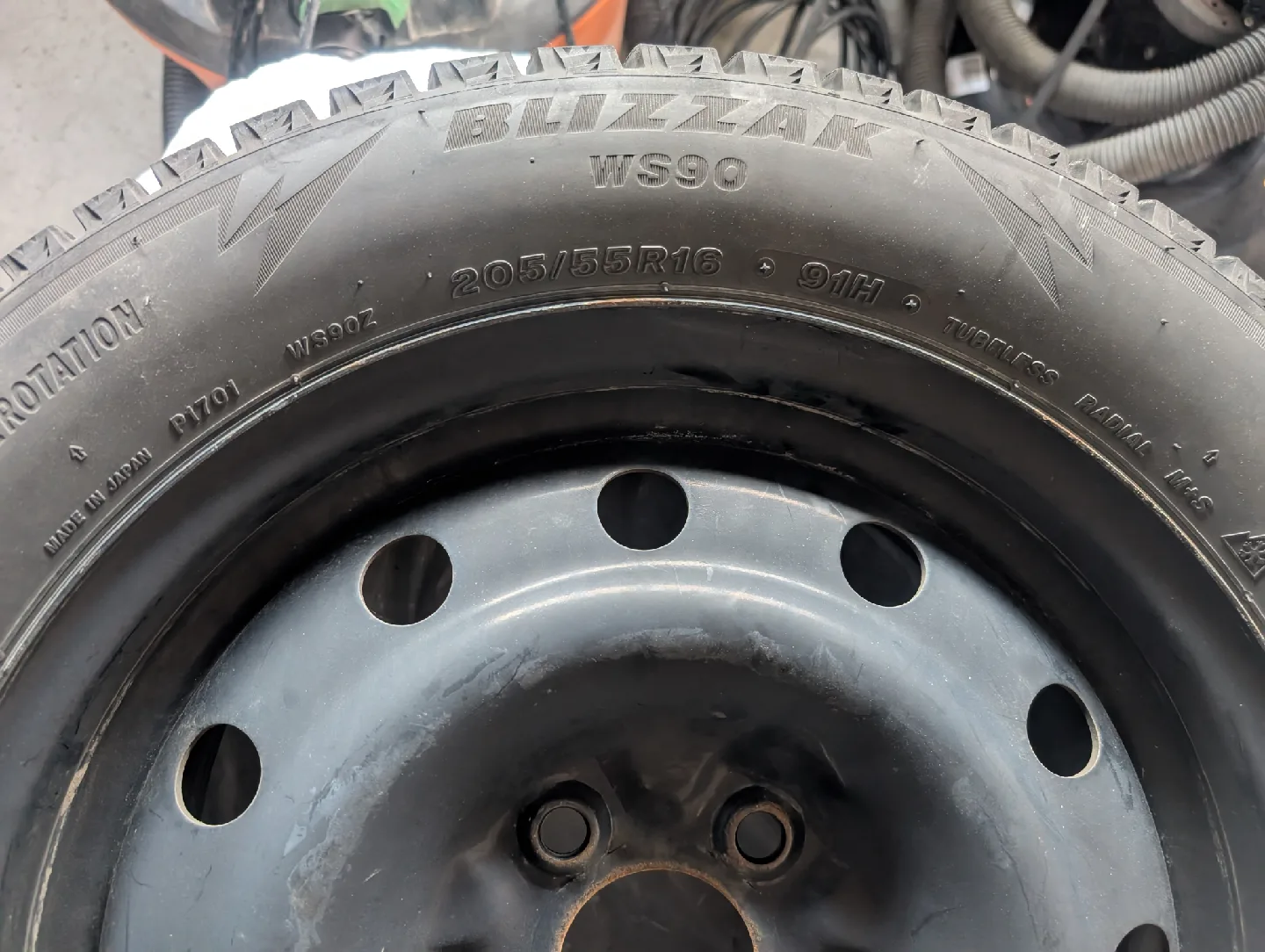 Bridgestone Blizzak WS90 205/55R16 Winter Tire image indicator(3)