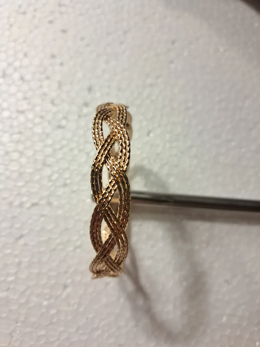 Four bangle bracelets 🥕 image indicator(4)