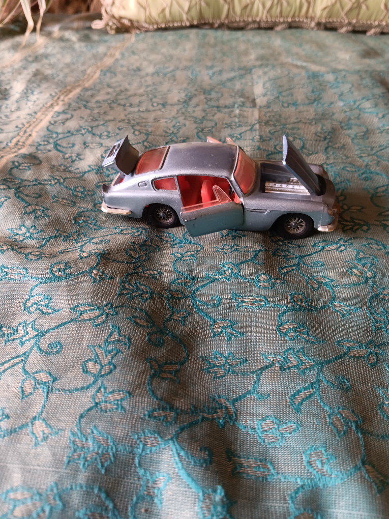 Dinky Toys Aston Martin DB3 Vintage Toy Car - photo 2