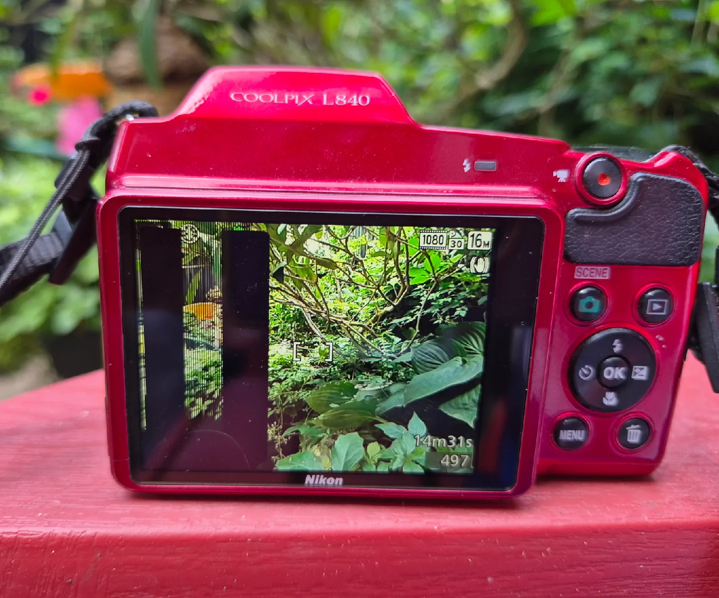 Nikon COOLPIX L840 Digital Camera - Red image indicator(4)