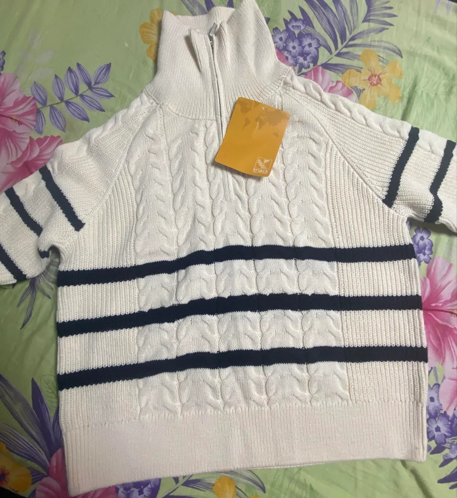 Source Apparel White Striped Knit New Sweater thumbnail