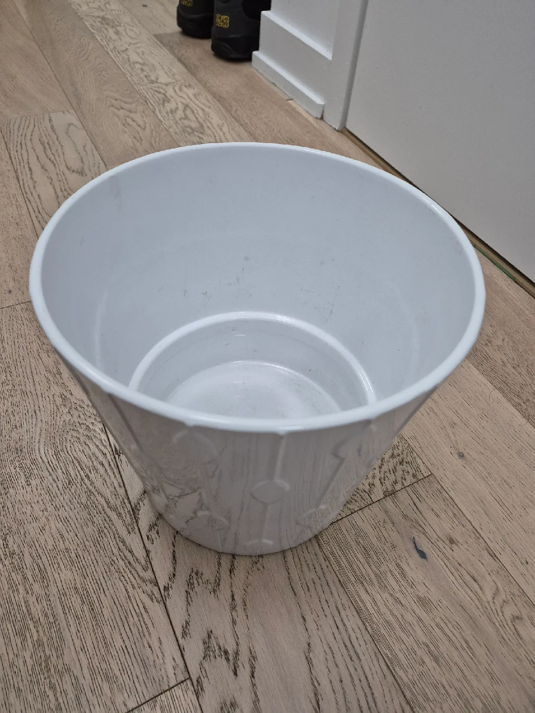 IKEA Kardemumma Plant Pot - White, 21cm image indicator(3)