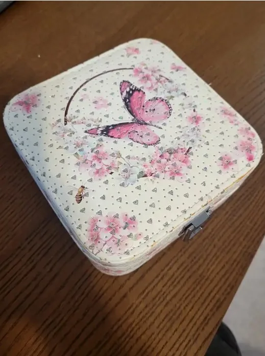 Butterfly Design Jewelry Box thumbnail