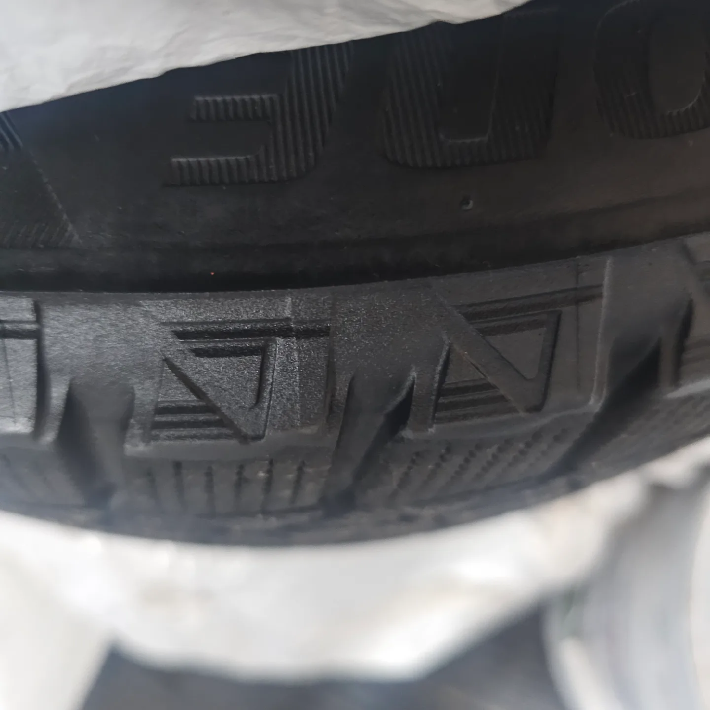 BMW Wheel with 205/55R16 Tire image indicator(4)