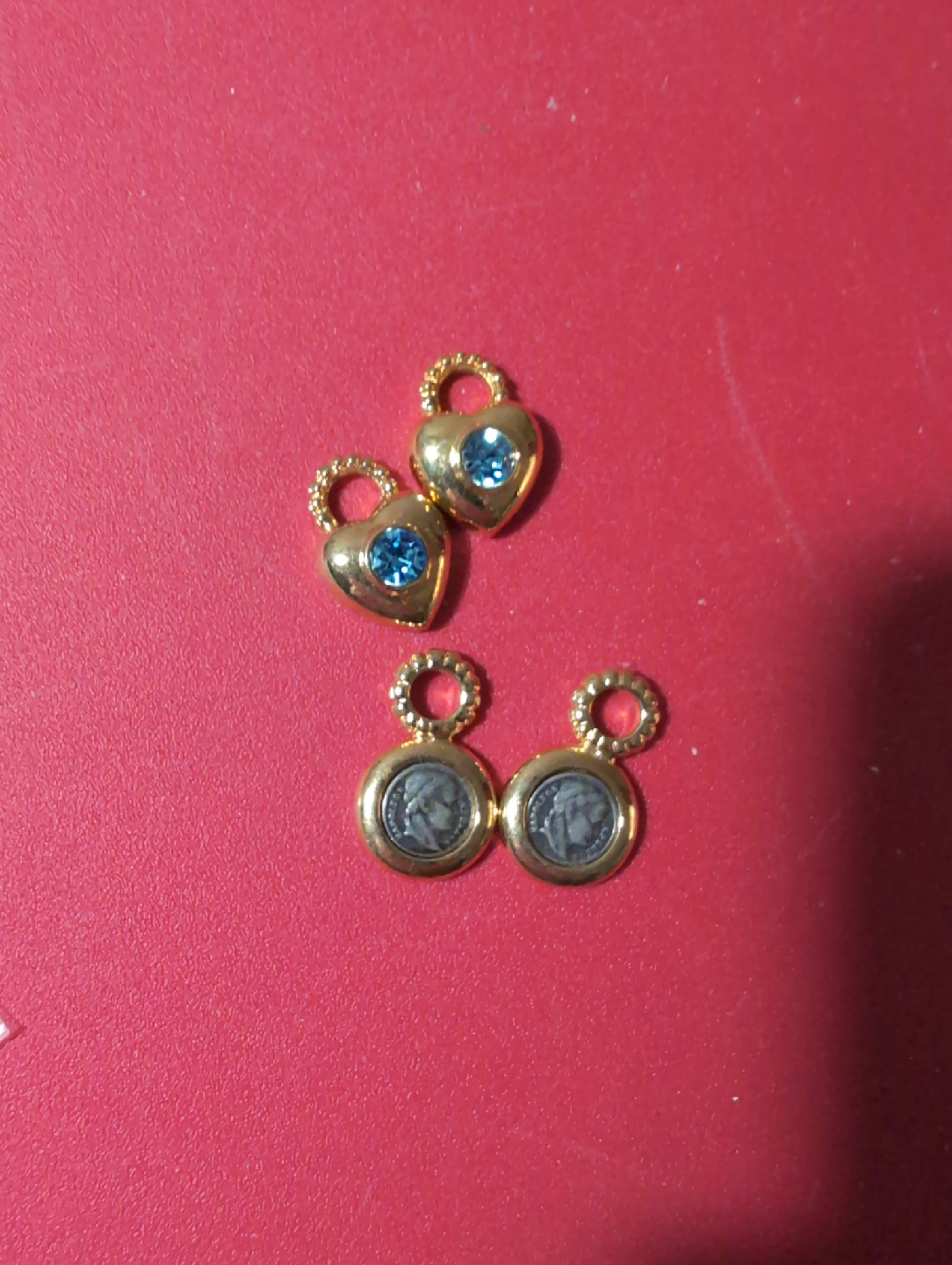 Vintage Gold Tone Heart & Coin pendants🥕 - photo 2