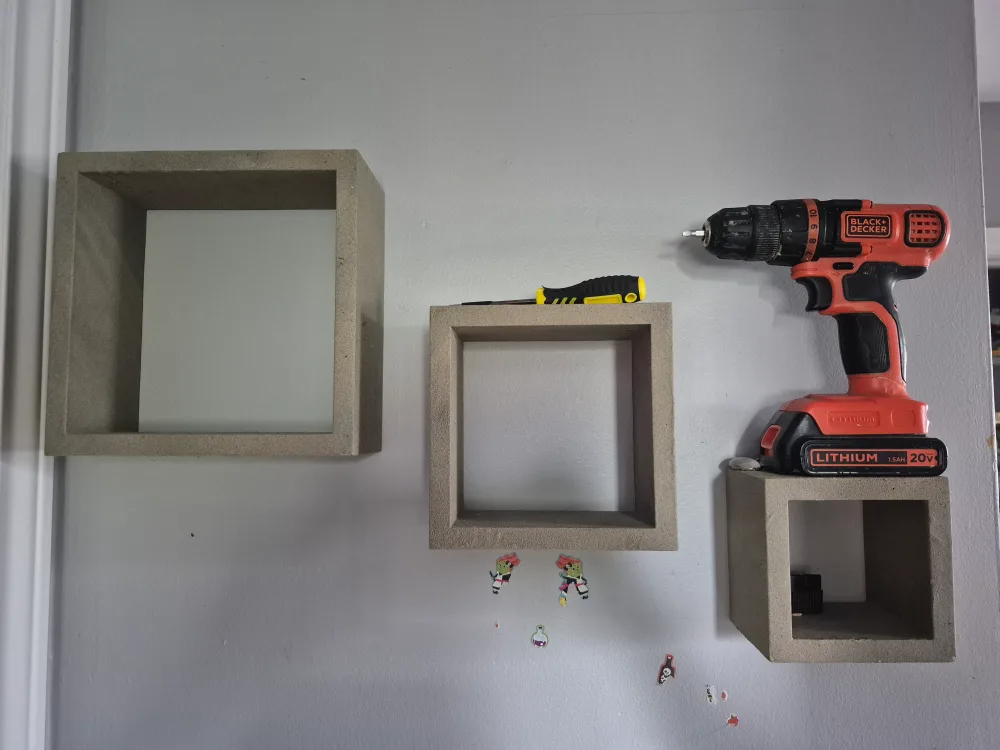 Set of 3 square wall shelves thumbnail