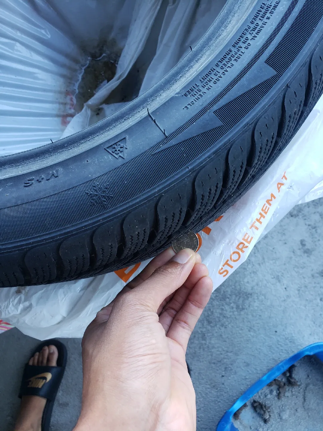 225/45R19 Winter Tire image indicator(3)