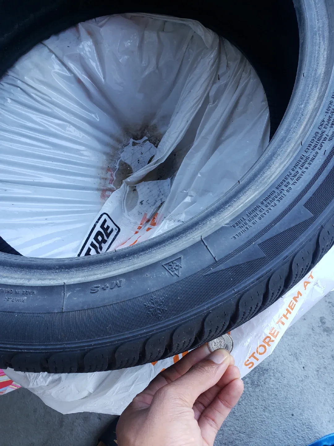 225/45R19 Winter Tire image indicator(4)