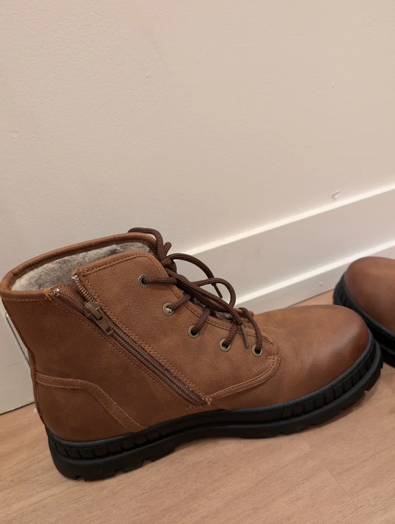 Moving out sale - Brown Winter Boots Men (US size 9) image indicator(3)