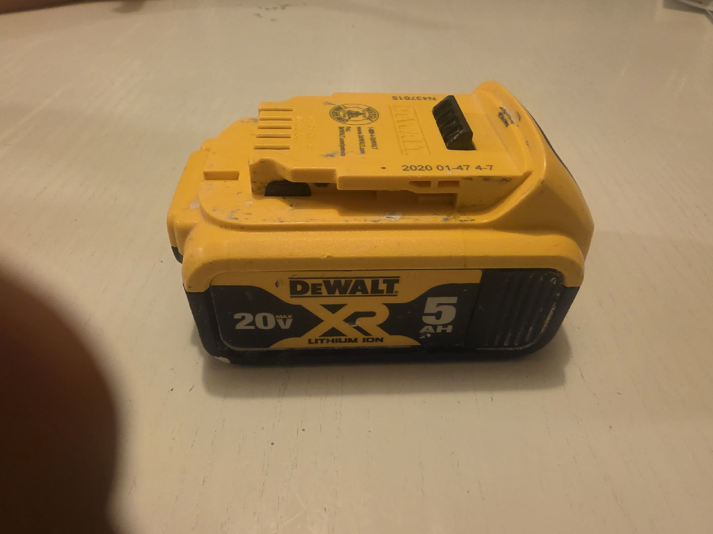 DeWalt 20V XR 5Ah Lithium Ion Battery - photo 3