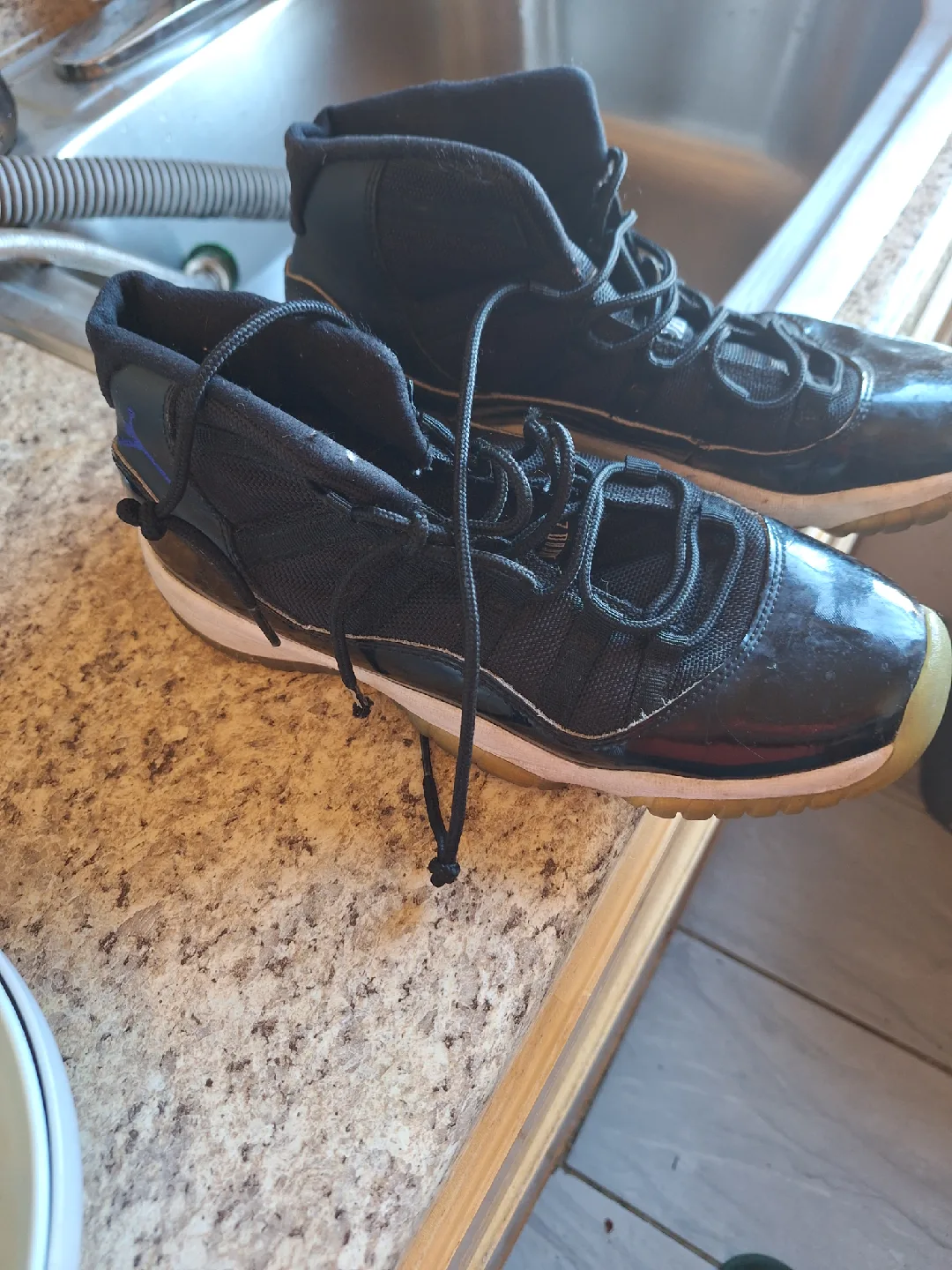 Air Jordan 11 Retro Black/Royal Blue image indicator(2)