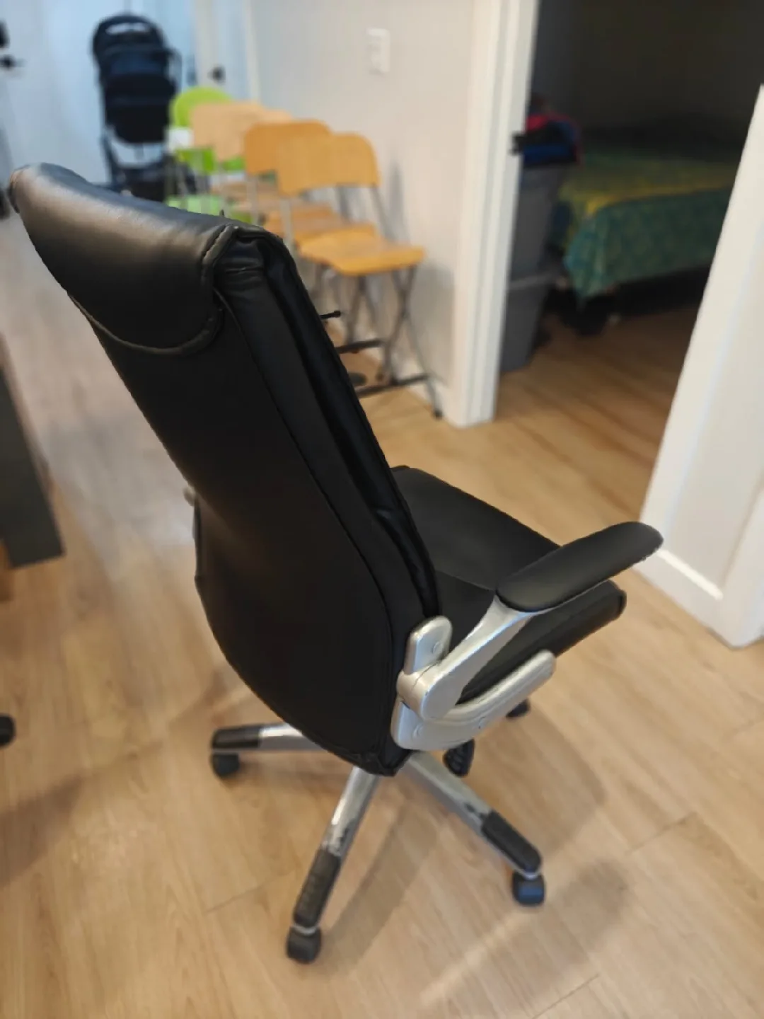 Black Office Chair image indicator(2)