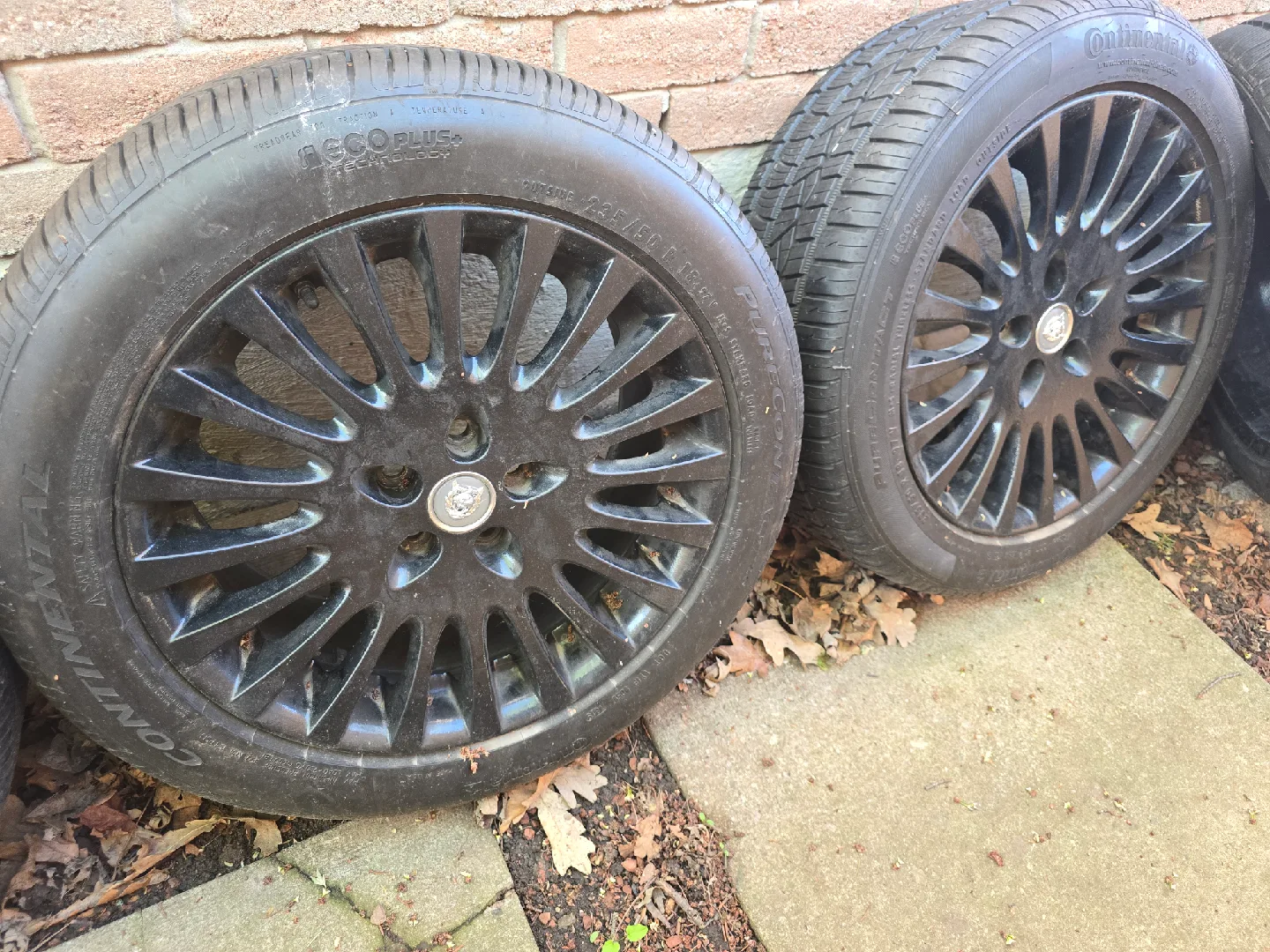 Jaguar Rims with Continental Tires - 225/50 R18 image indicator(2)