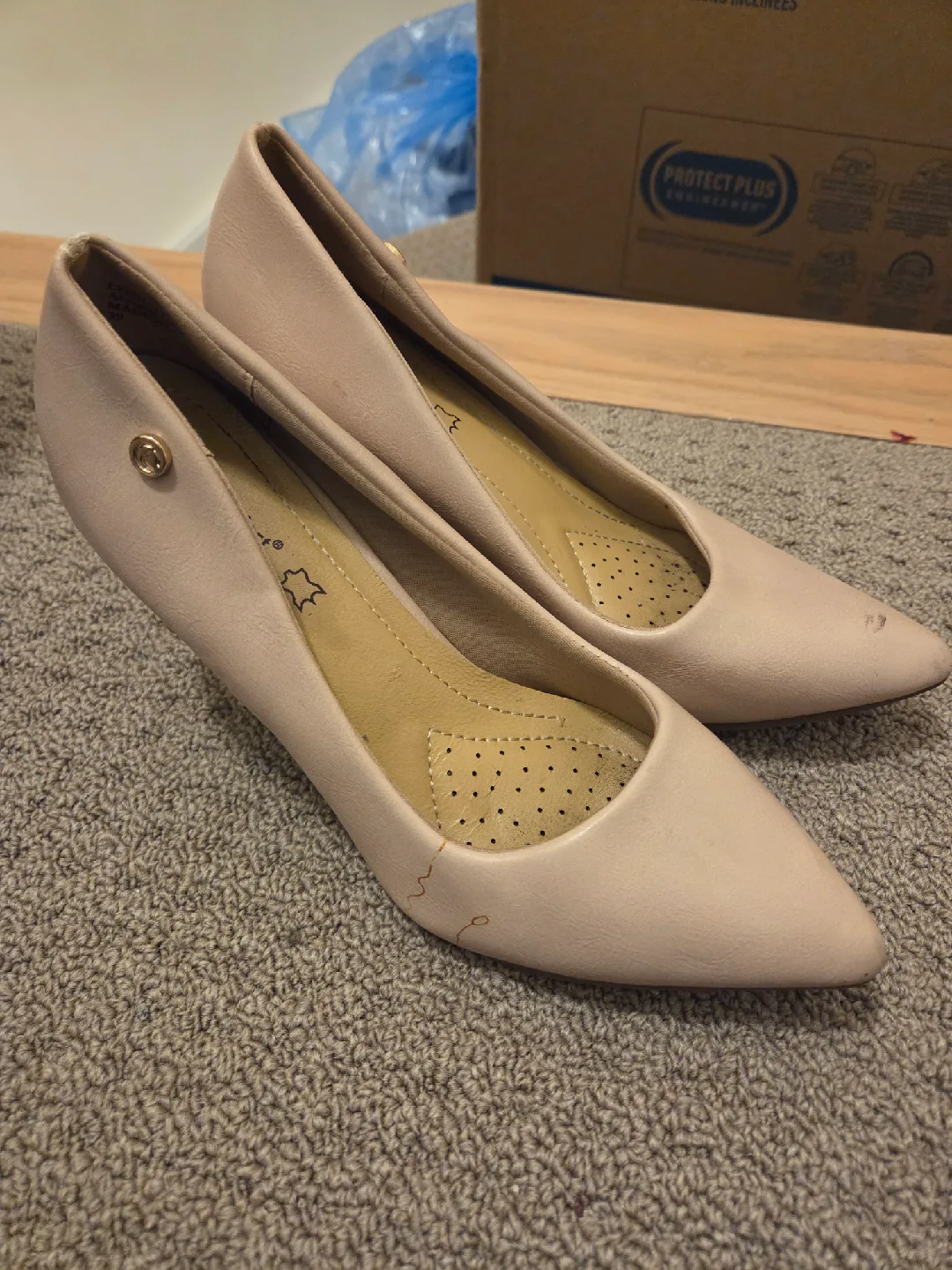 Le Comfort Beige Heels image indicator(2)