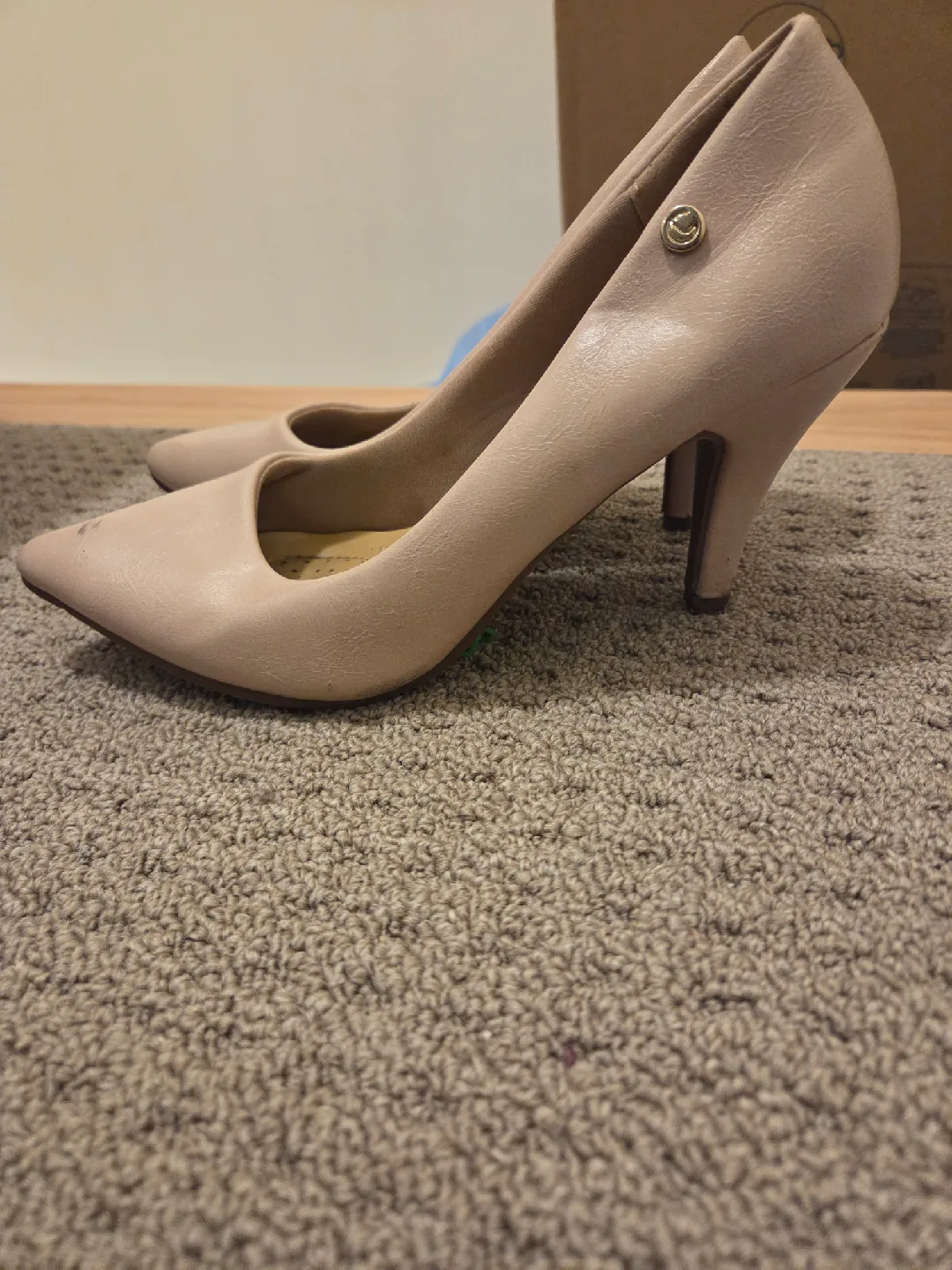 Le Comfort Beige Heels image indicator(3)