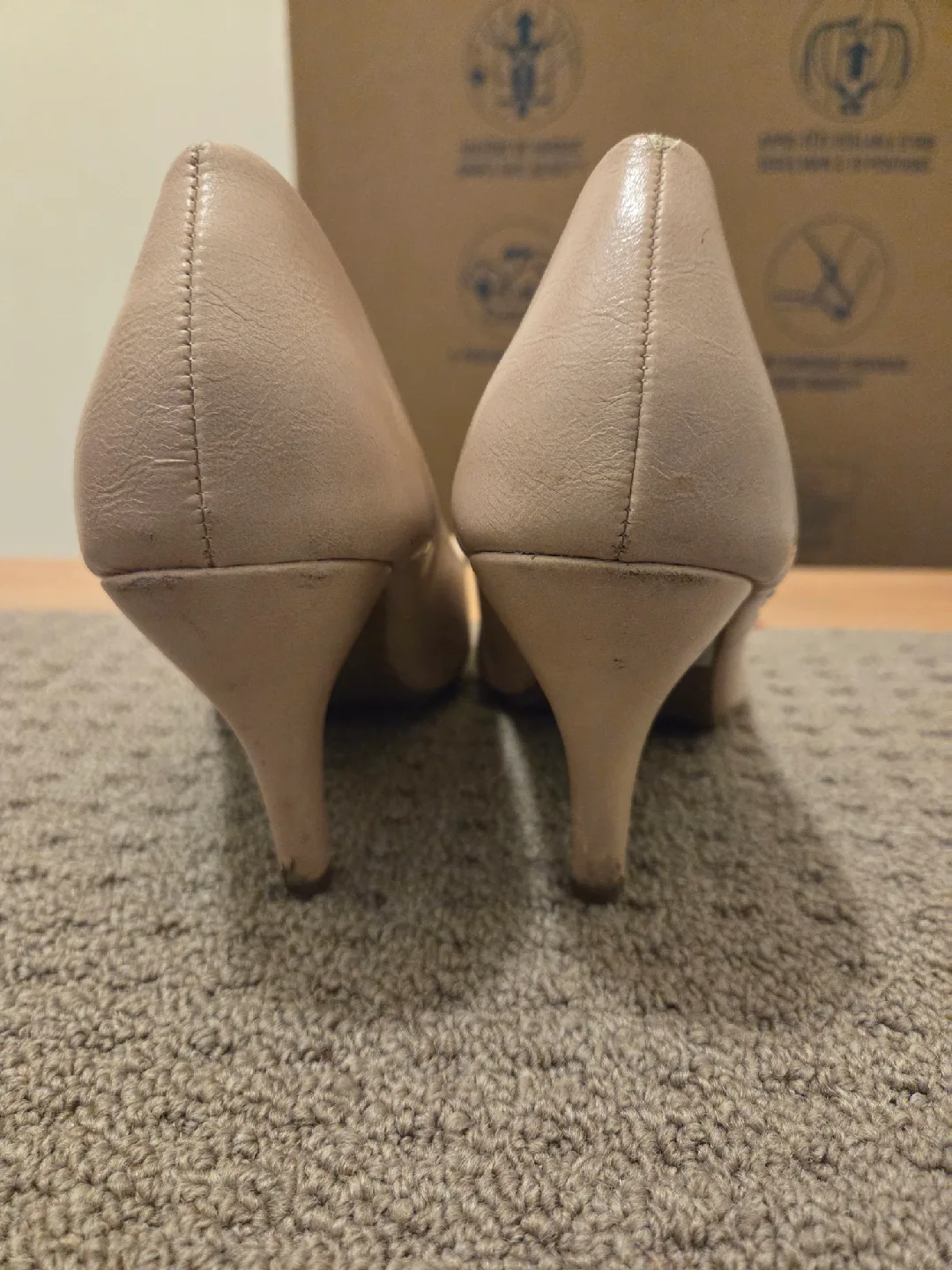 Le Comfort Beige Heels image indicator(4)