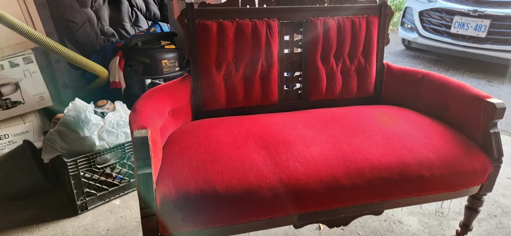 Antique Red Velvet Loveseat🤎 image indicator(2)