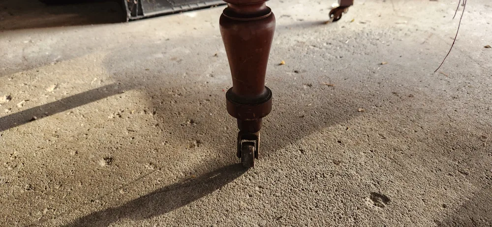 Antique Red Velvet Loveseat🤎 image indicator(3)