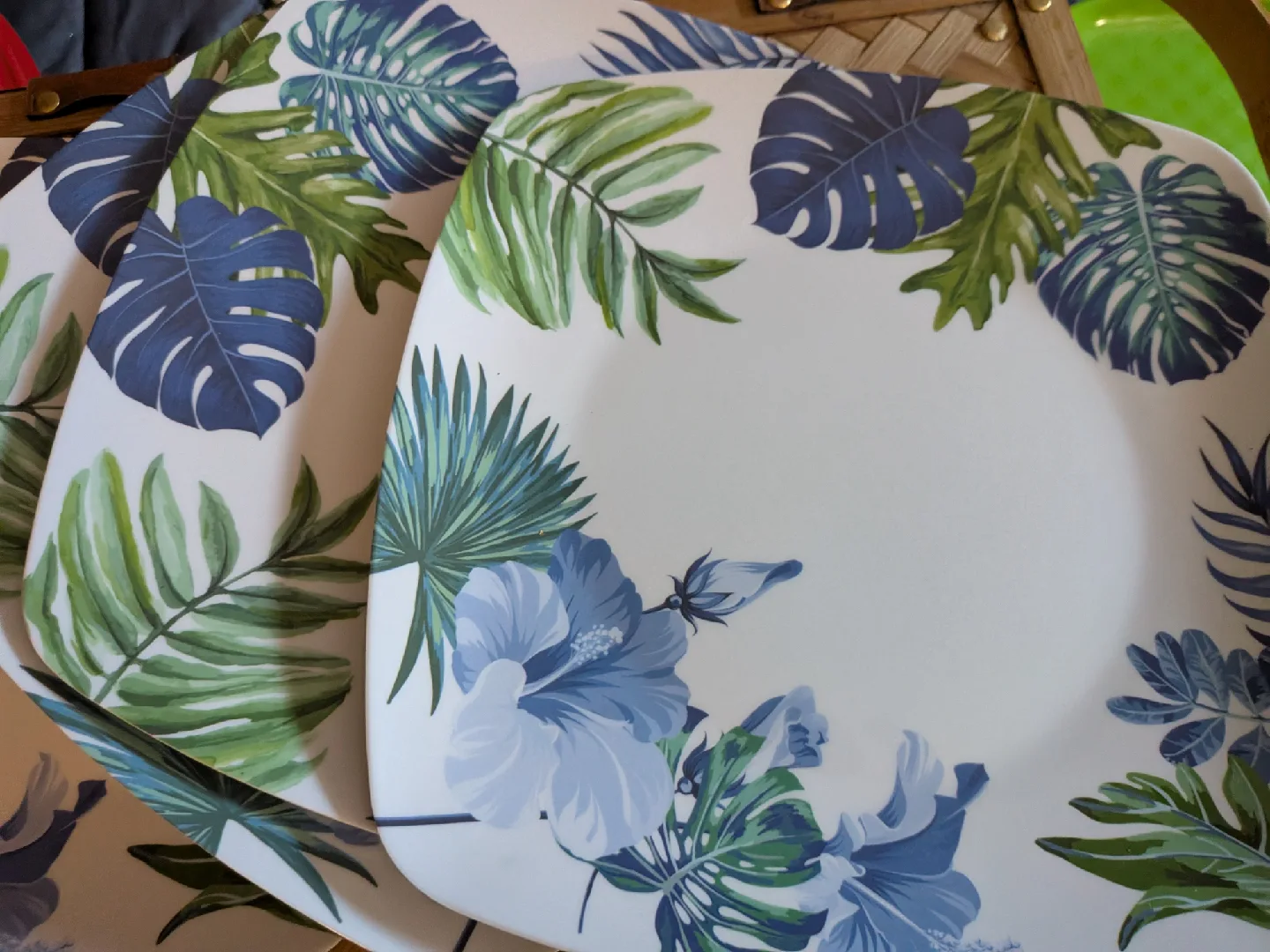 Picnic Basket with Colourful Plates image indicator(2)