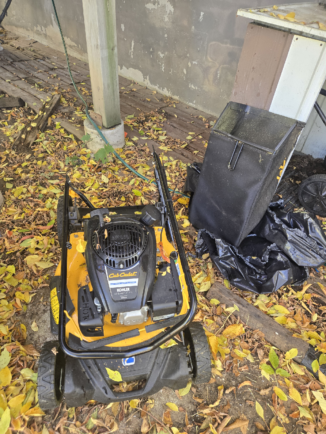 Cub Cadet Lawn Mower - photo 2