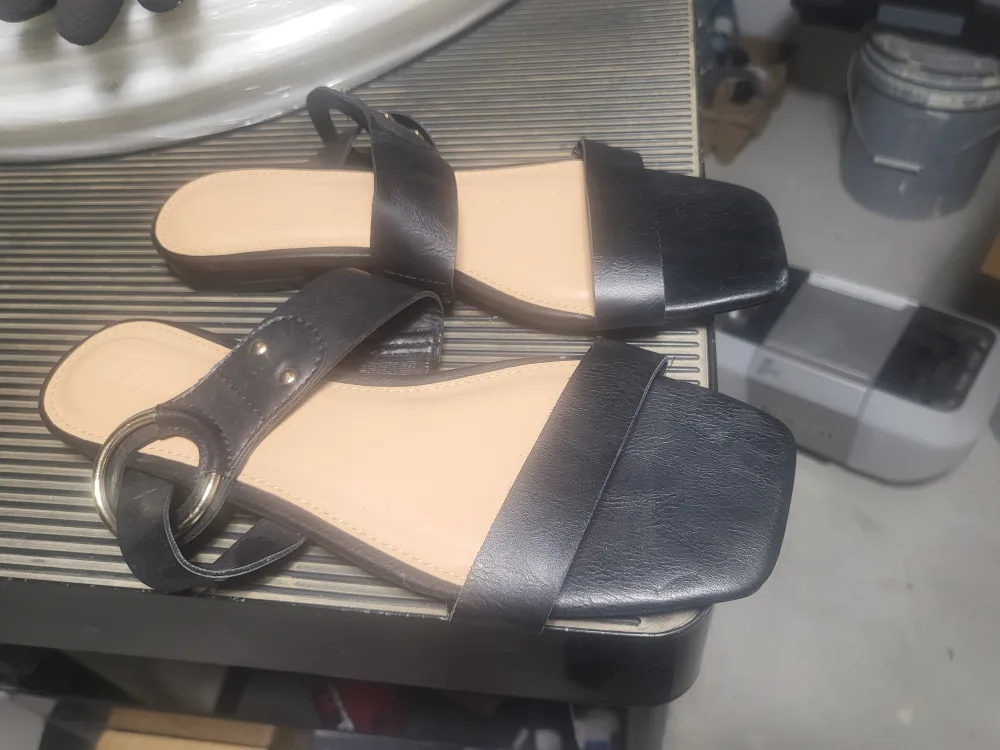 Black Sandals, Size 8 thumbnail