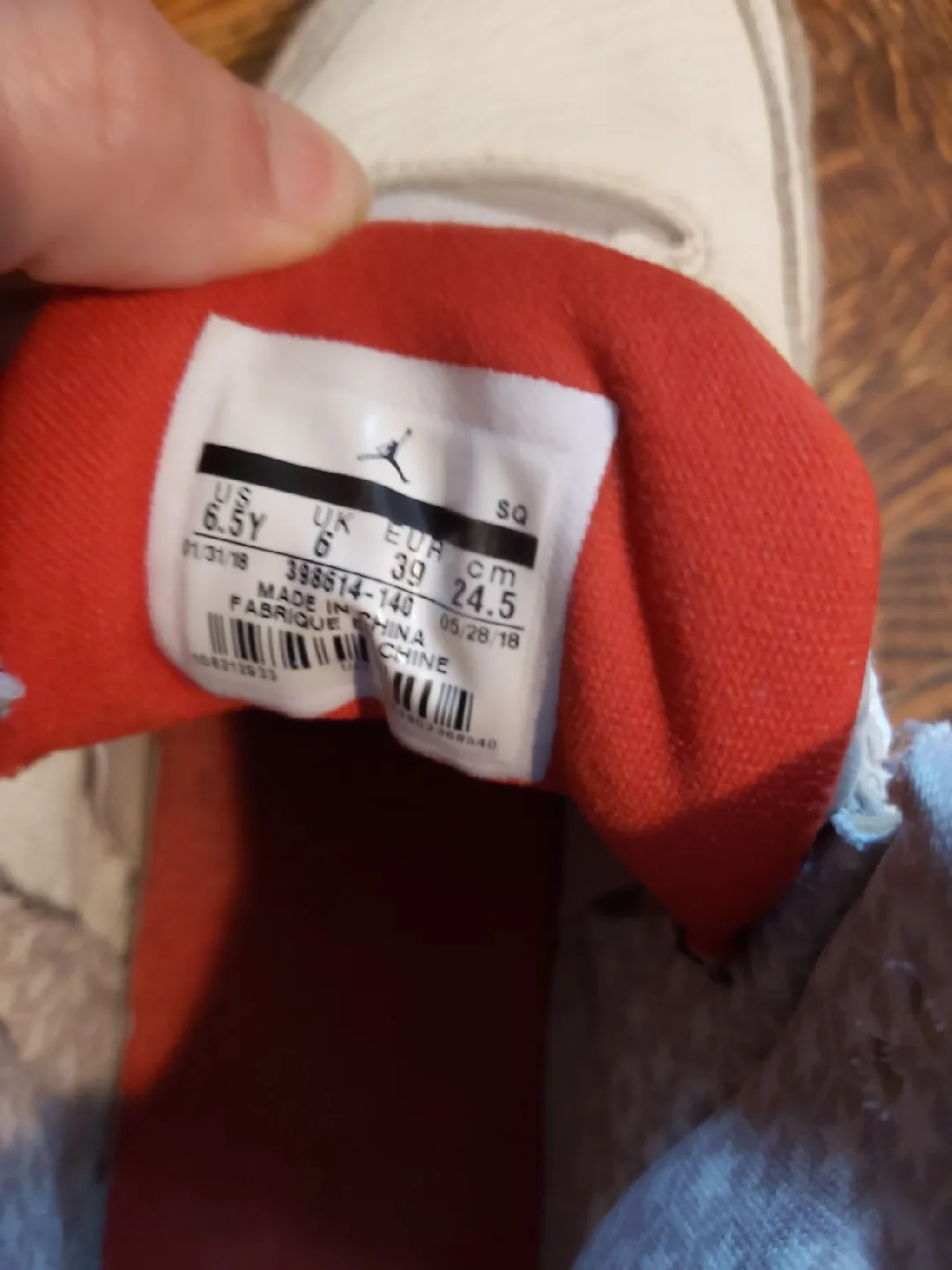 Air Jordan 3 Retro, Size 6.5Y image indicator(4)