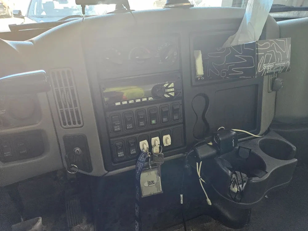 2016 International 26' Truck image indicator(9)