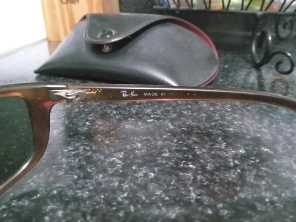 Ray-Ban Sunglasses with Case image indicator(3)