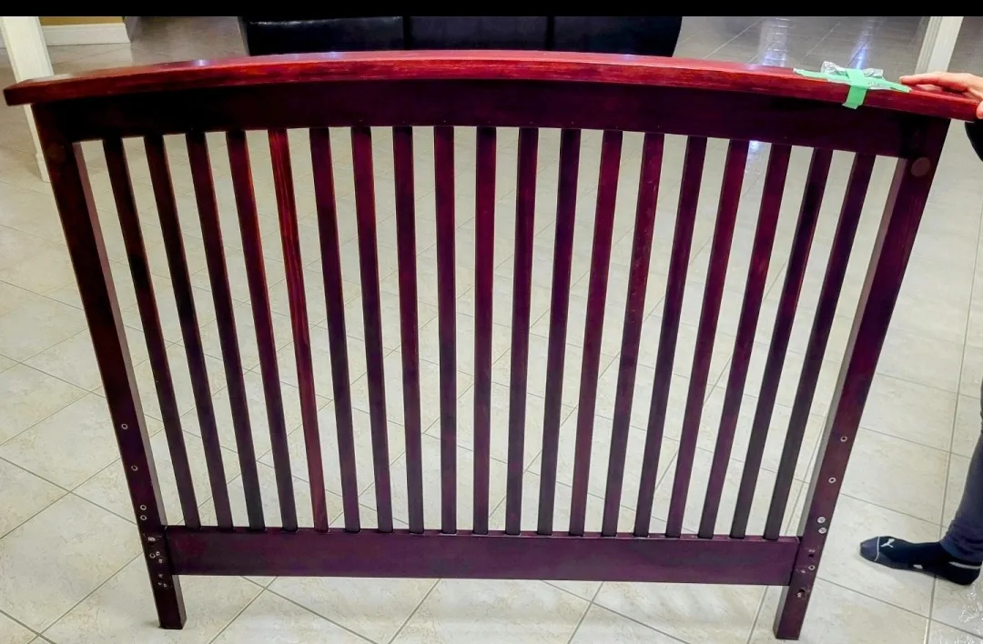 Mahogany Wood Bedroom Set image indicator(4)