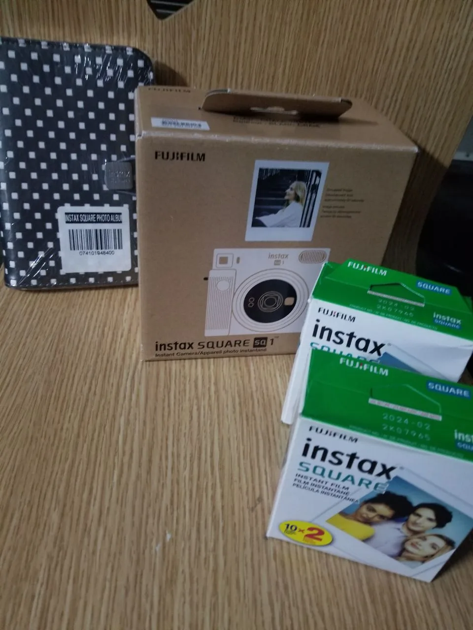 Fujifilm Instax SQ1 Instant Camera + FREE Film & Photo Album image indicator(2)