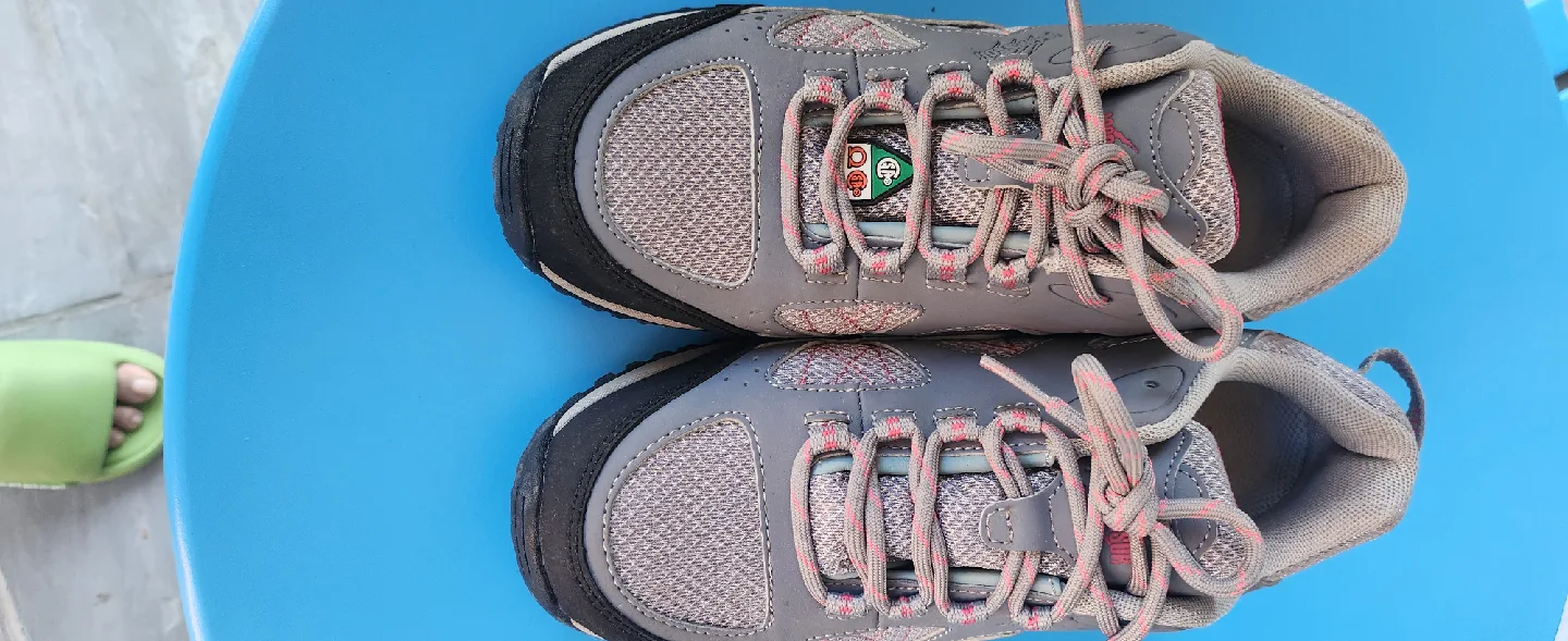 Aggressor steel toed Shoes for women - Size 8 CSA APPROVED. image indicator(2)