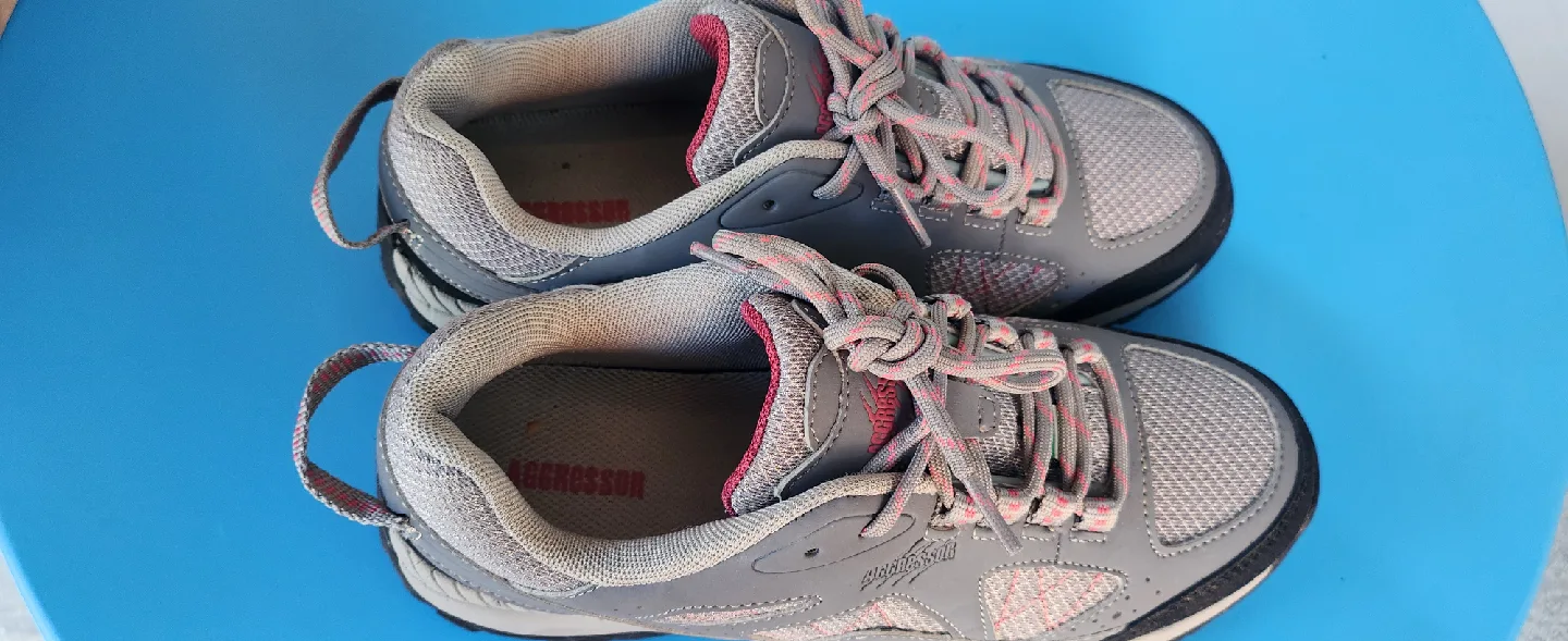 Aggressor steel toed Shoes for women - Size 8 CSA APPROVED. image indicator(4)