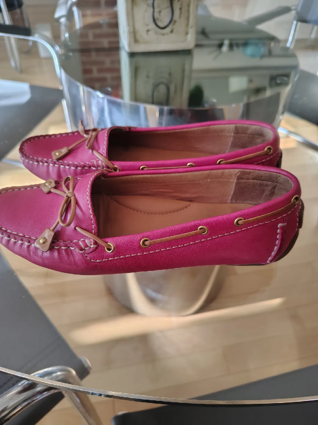 Clarks Artisan Pink Leather Loafers  Size 6.5 image indicator(2)