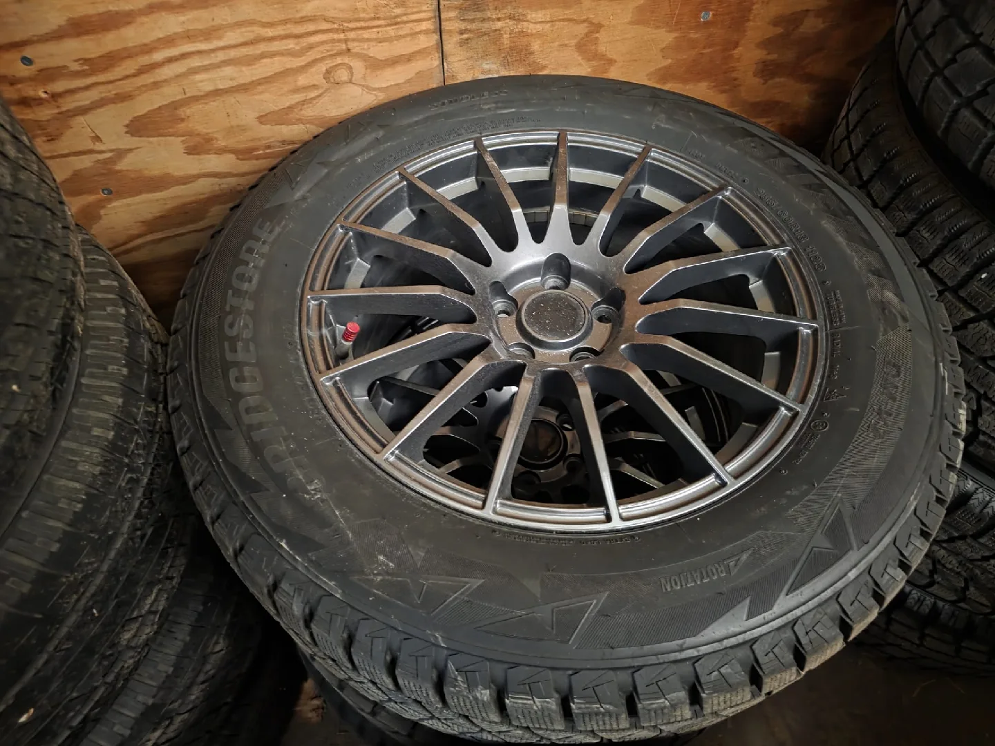 Bridgestone Blizzak DM-V2 Winter Tire image indicator(2)