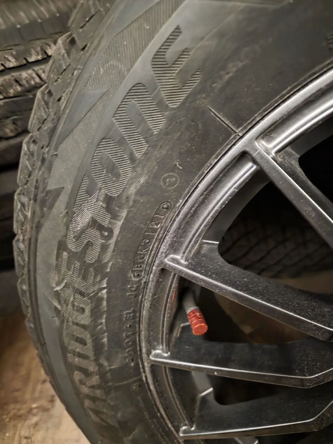 Bridgestone Blizzak DM-V2 Winter Tire image indicator(4)