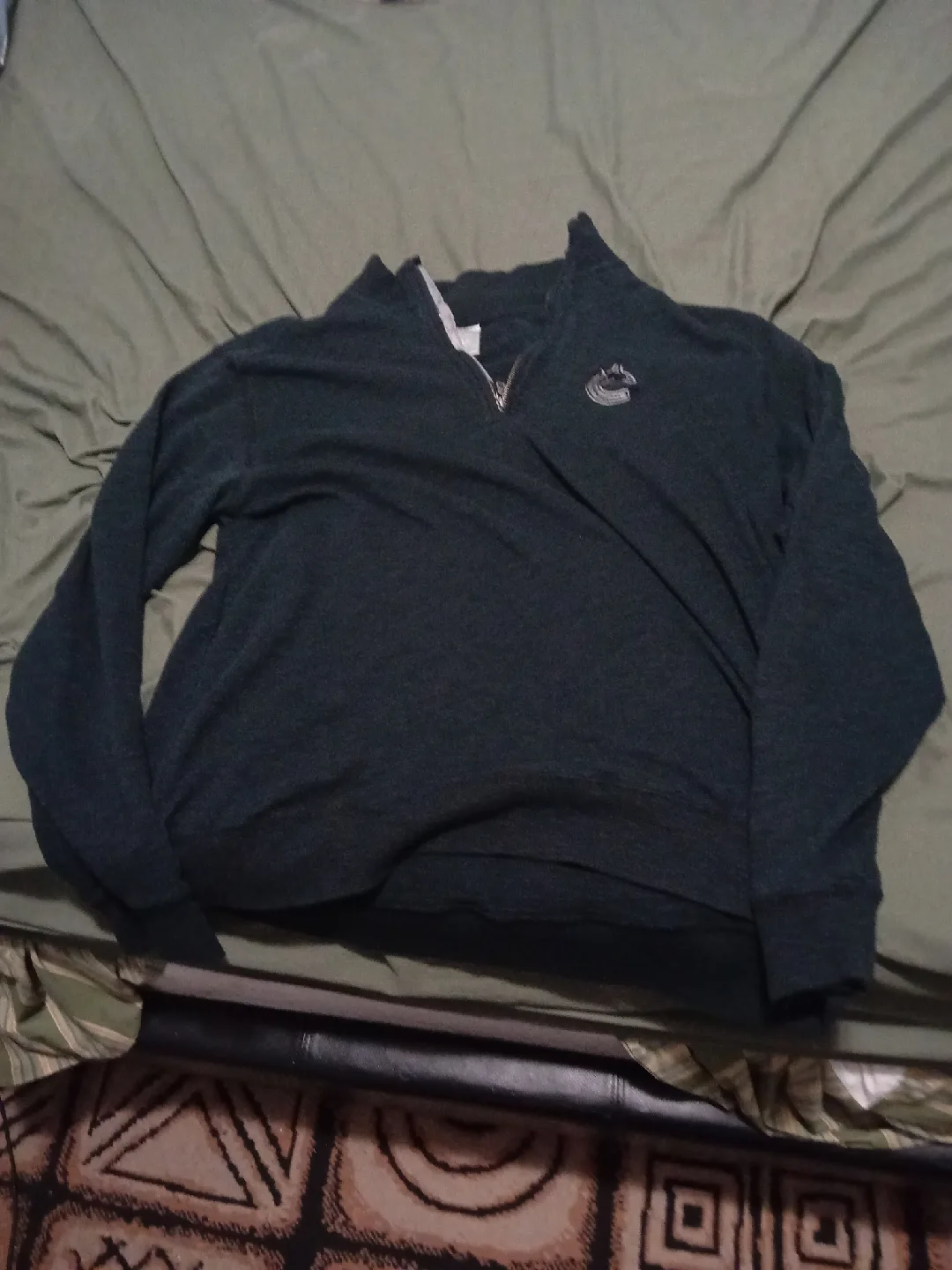 Vancouver Canucks LW Half-Zip XL Pullover image indicator(2)