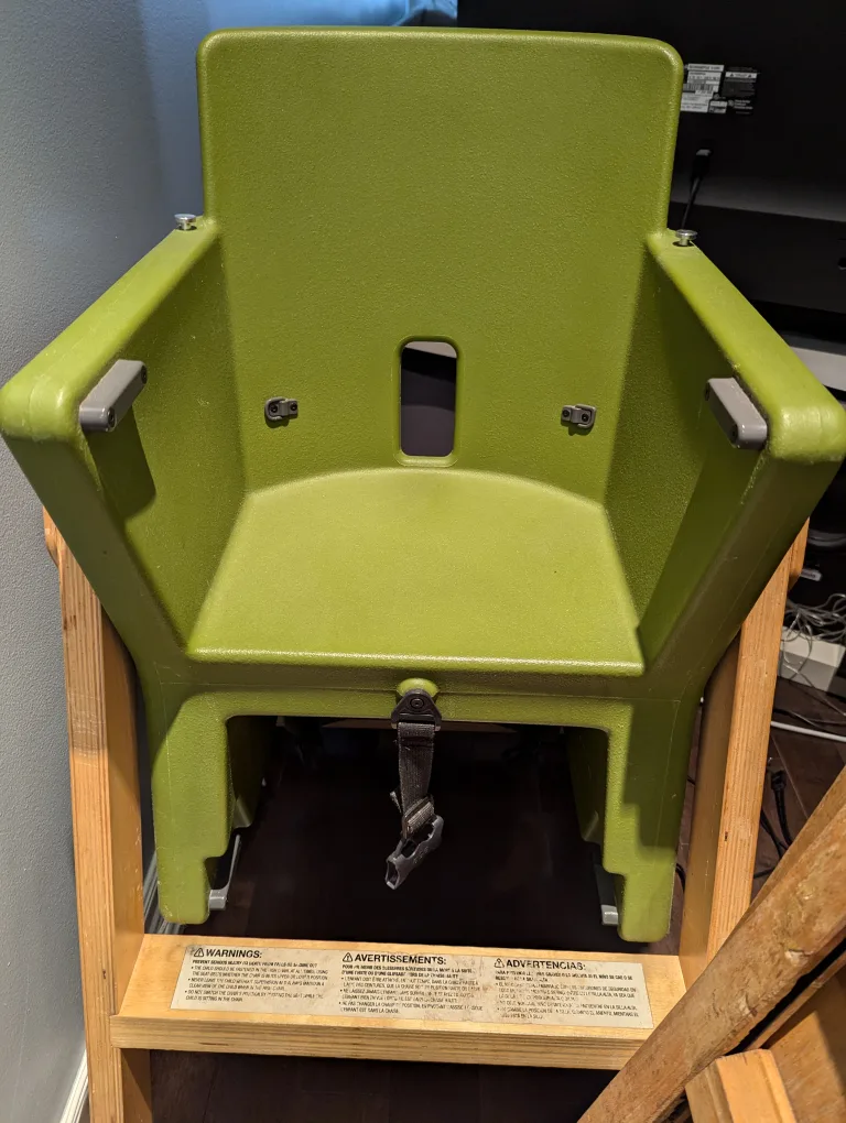 🥕 AGE Design HiLo Highchair/Chair - Convertible! image indicator(3)