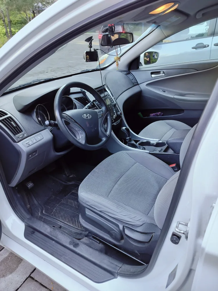 Car - 2013 Hyundai Sonata White image indicator(9)