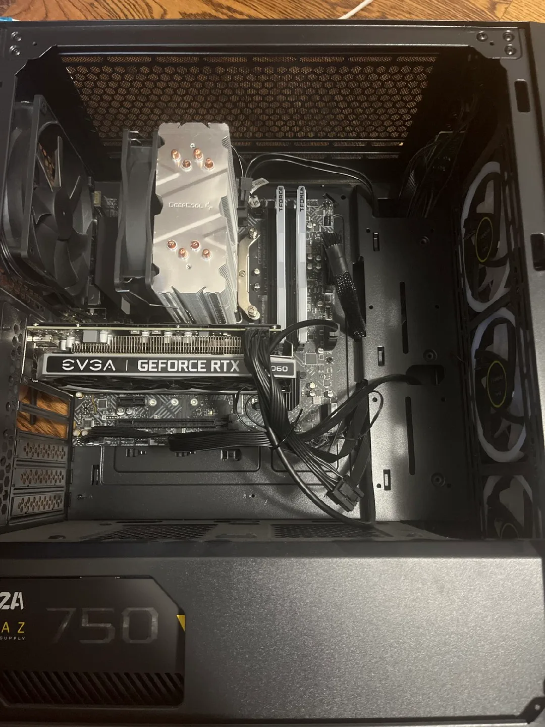 PC Gaming Setup: Custom Build, Keyboard, Mouse, Monitor image indicator(2)